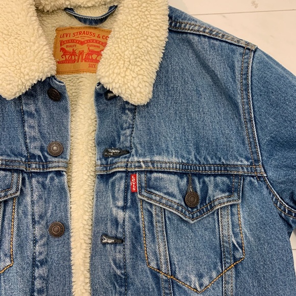 🍋Levi’s Sherpa Jacket - Picture 2 of 6